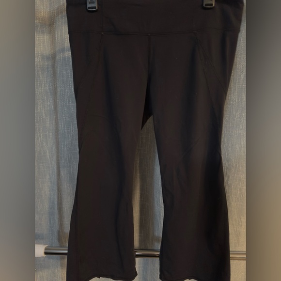 Athleta Flared Power Ananda Capri Pants | Size L - Picture 2 of 8